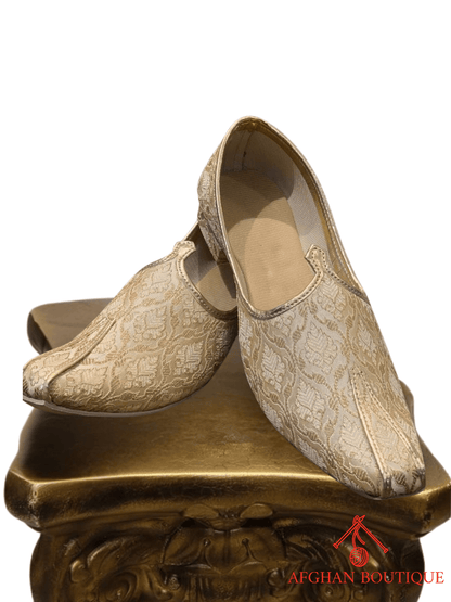 Cream Afghani khosa for men – traditional handcrafted ethnic shoe front view
